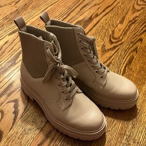 limelight 6 1/2 beige/cream boots